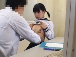 初めての婦人科検診で悪徳医者に膣内をかき回され精液を注入されるJK