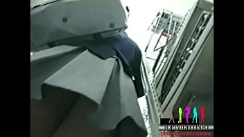 【xvideos】制服の素人女子校生のパンチラ盗撮個人撮影無料エロ動画！【素人、女子校生動画】